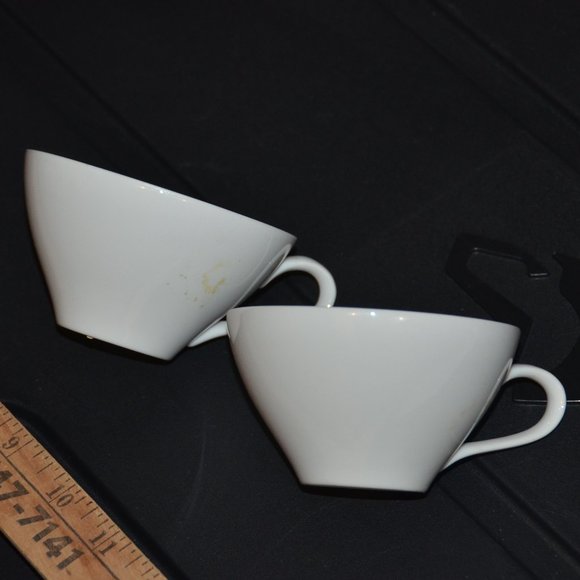 New set of 2 vintage Japanese tea cups solid white teacup from Japan bon… - Picture 3 of 15